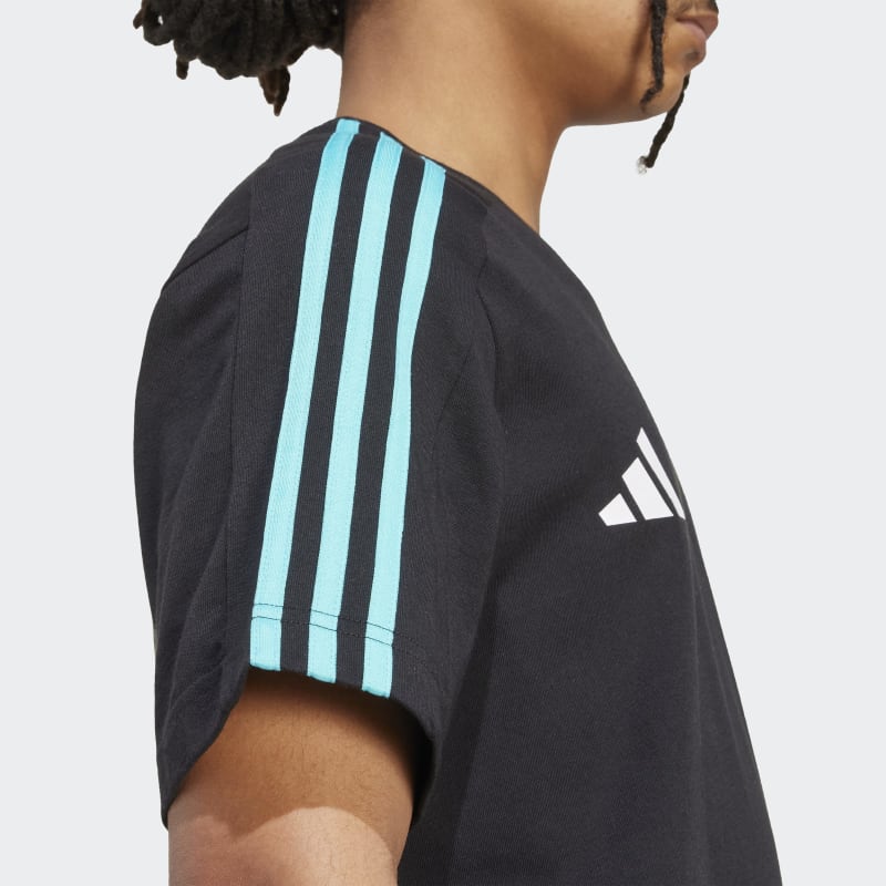 JV5425_7_APPAREL_On-Model_Detail-View-2_grey.jpg