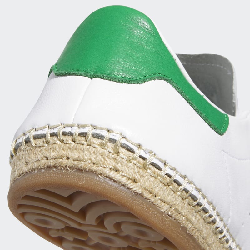 JQ9226_9_FOOTWEAR_Photography_Detail-View-2_grey