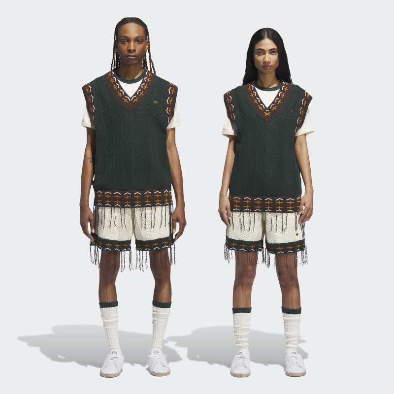 JP1606_10_APPAREL_On-Model_Standard-Unisex-Pair-Shot_grey