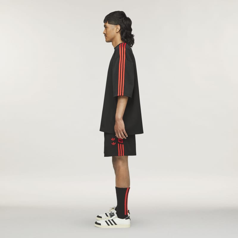 JW1447_5_APPAREL_On-Model_Side-View_grey