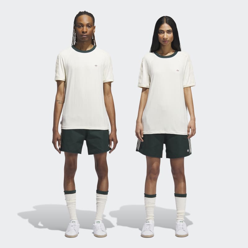 JN7728_10_APPAREL_On-Model_Standard-Unisex-Pair-Shot_grey