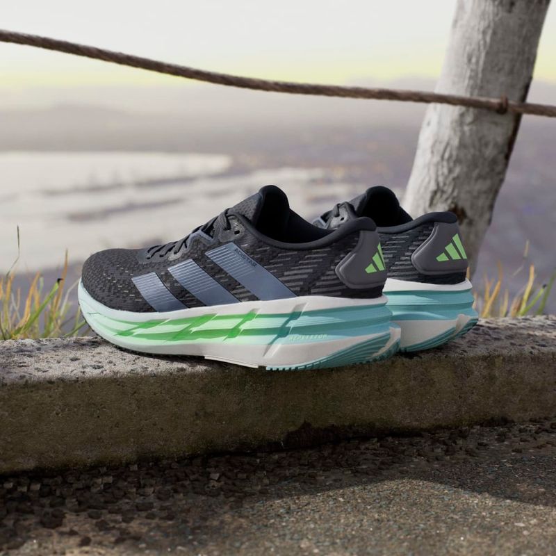 JR0310_20_FOOTWEAR_Photography_HeroMrktng-View-6