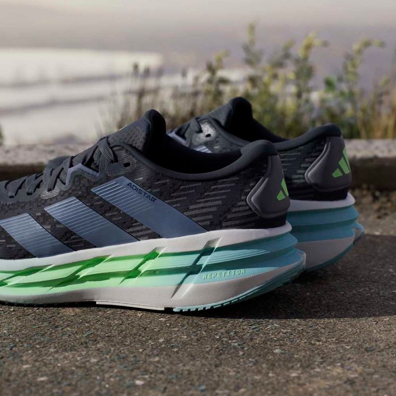JR0310_24_FOOTWEAR_Photography_HeroMrktng-View-10